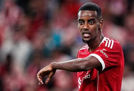 Isak's First Appearance Delivers Star Power Amid Noticeable Rust