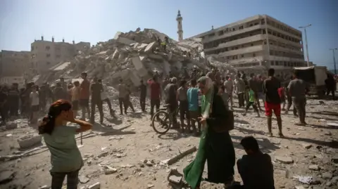 Intensified Artillery Offensive Continues in Gaza