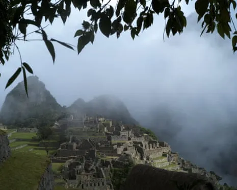 Boulders on Railway Lines Strand Nearly 1,000 Tourists at the Inca Citadel